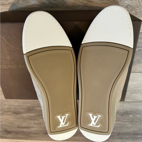 🔥NIB Louis Vuitton shoes unisex size 8 comes with Posh COA🔥 - Picture 3 of 12